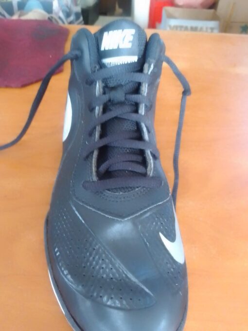 Nike Boys Team Hustle (8-9 years) Running Shoes - $60EC - Image 2